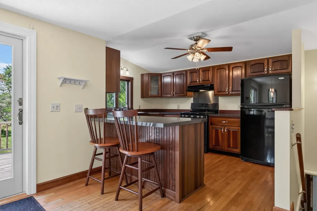 33 Sunset Street Thomaston ME 04861