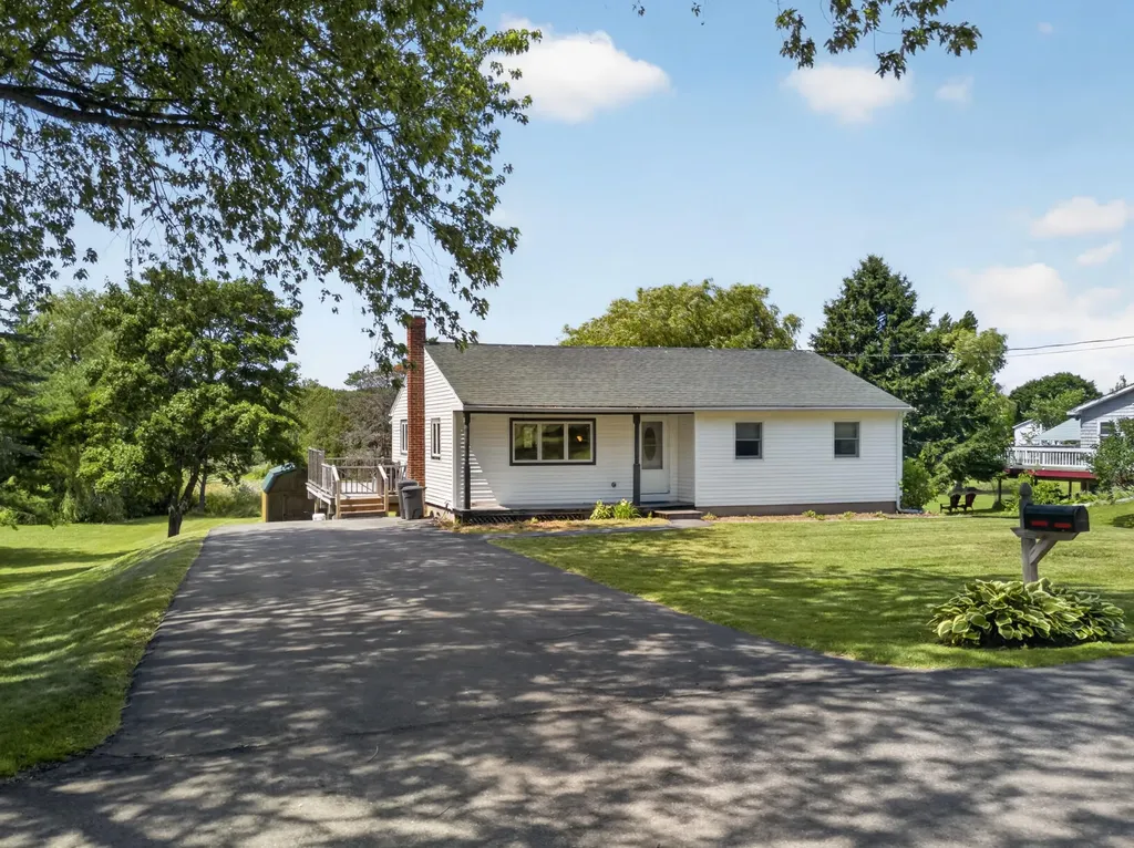 33 Sunset Street Thomaston ME 04861