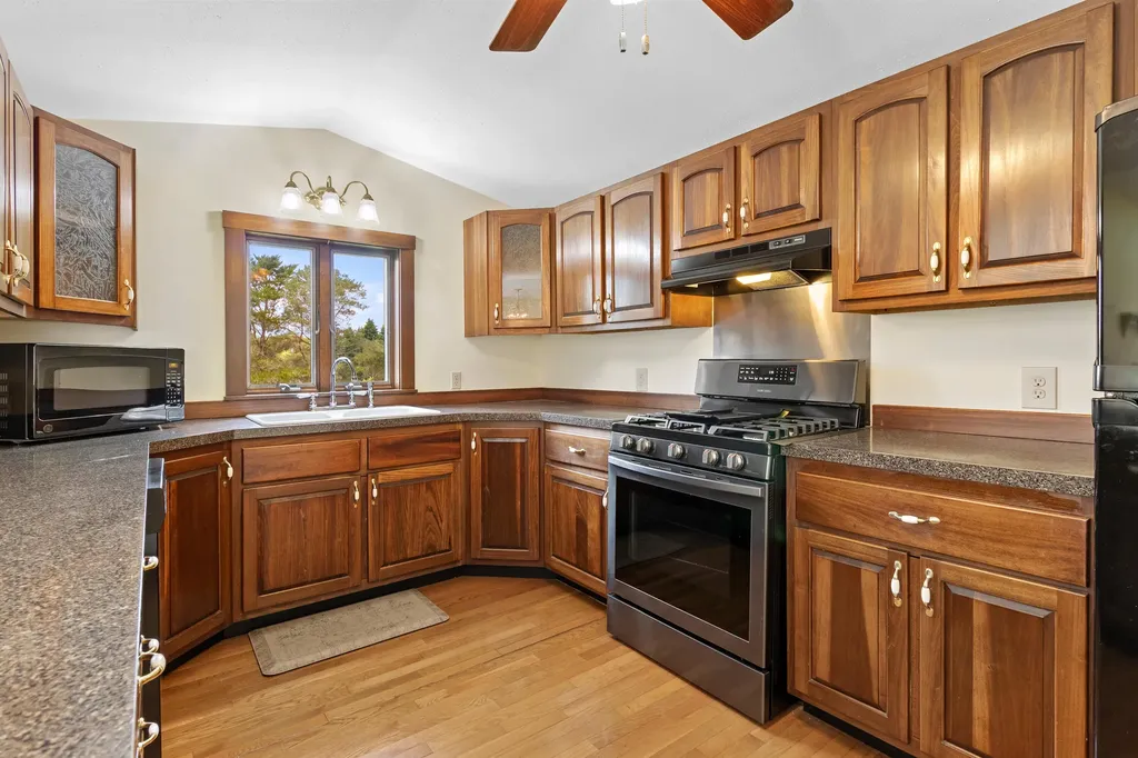 33 Sunset Street Thomaston ME 04861