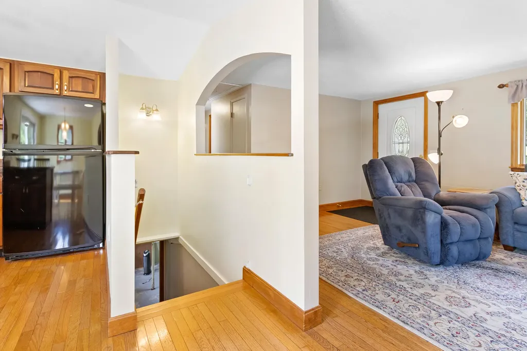33 Sunset Street Thomaston ME 04861