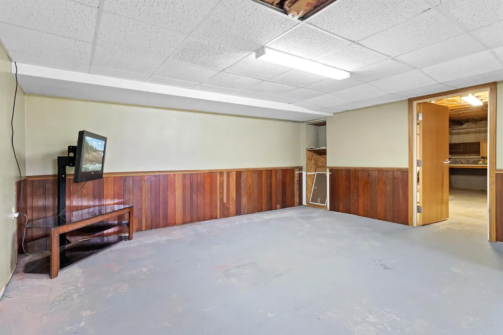33 Sunset Street Thomaston ME 04861