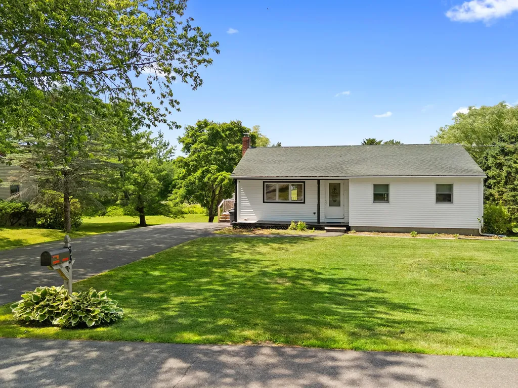 33 Sunset Street Thomaston ME 04861