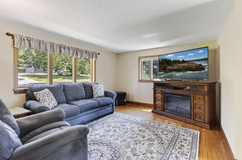 33 Sunset Street Thomaston ME 04861