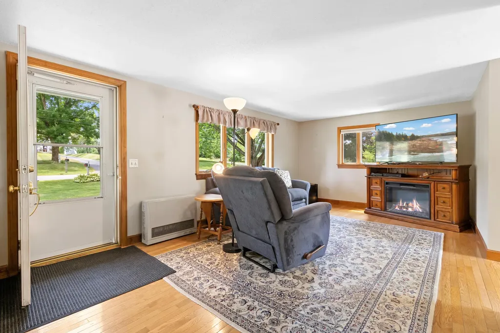 33 Sunset Street Thomaston ME 04861