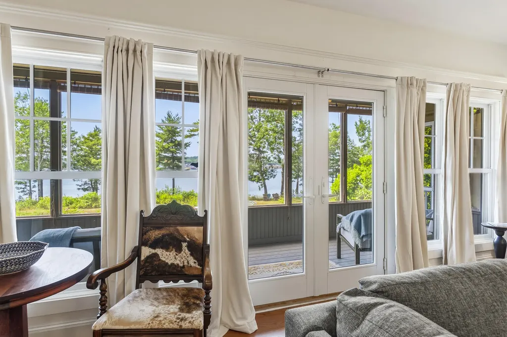 71 Village Way Edgecomb ME 04556