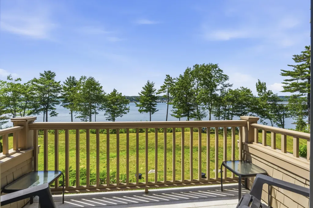 71 Village Way Edgecomb ME 04556