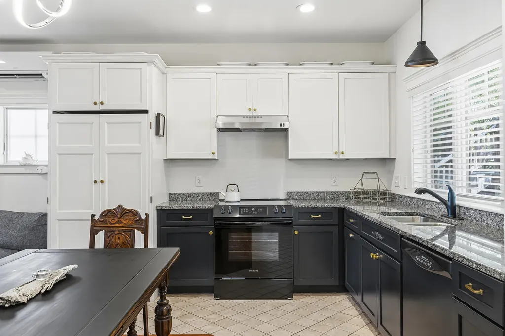 71 Village Way Edgecomb ME 04556
