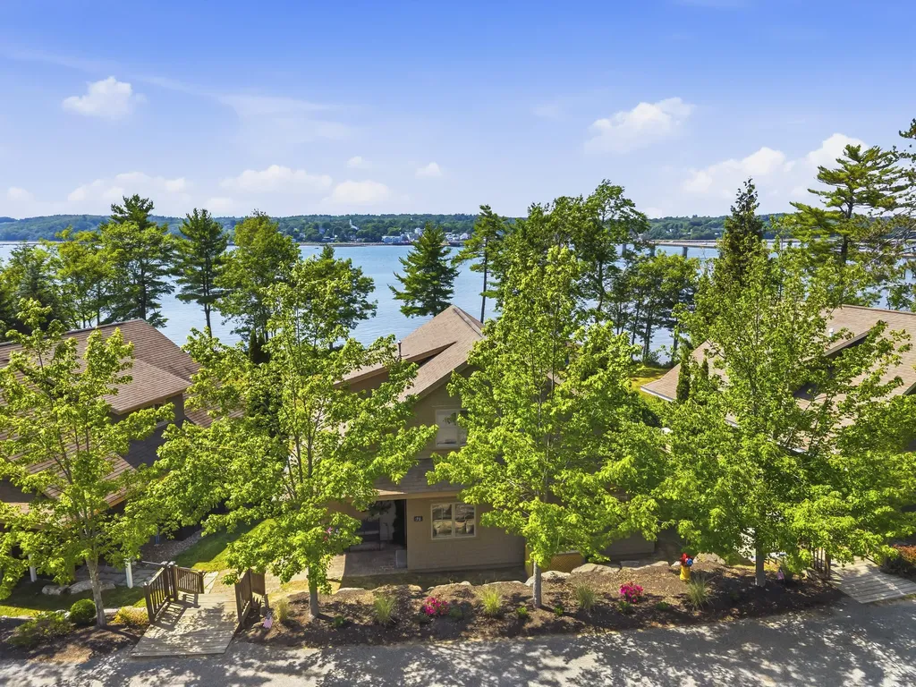 71 Village Way Edgecomb ME 04556