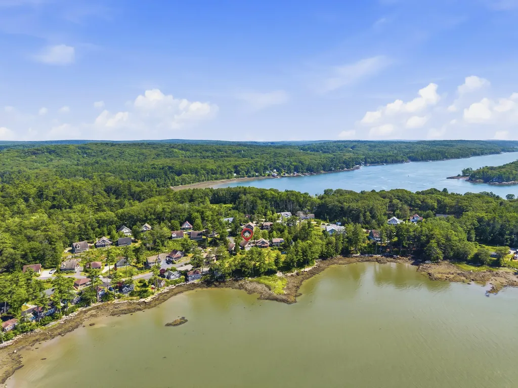 71 Village Way Edgecomb ME 04556