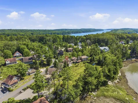 71 Village Way Edgecomb ME 04556