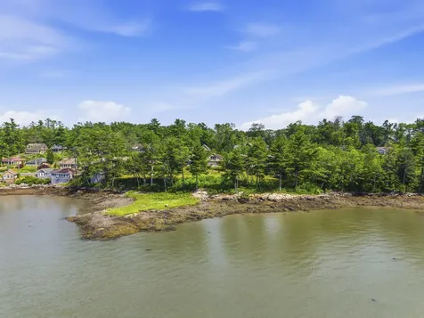 71 Village Way Edgecomb ME 04556