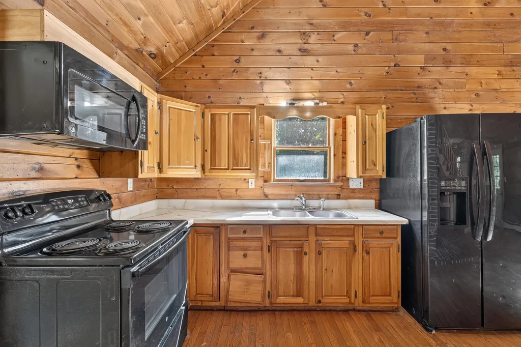 140 Hayden Point Road South Thomaston ME 04858