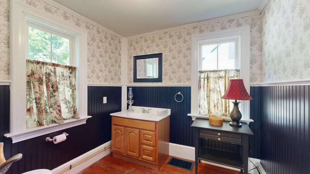 62 Main Street Topsham ME 04086