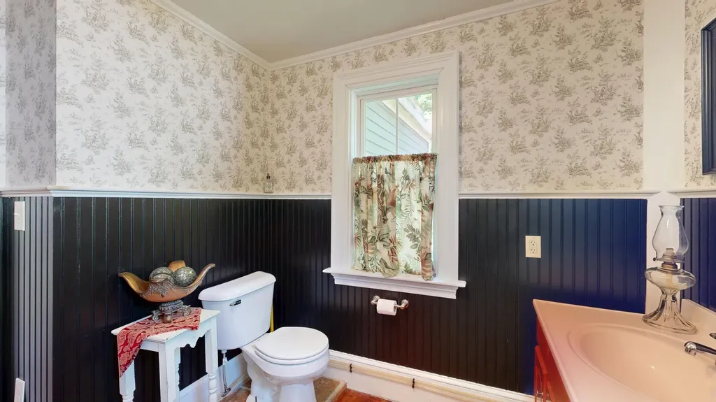 62 Main Street Topsham ME 04086