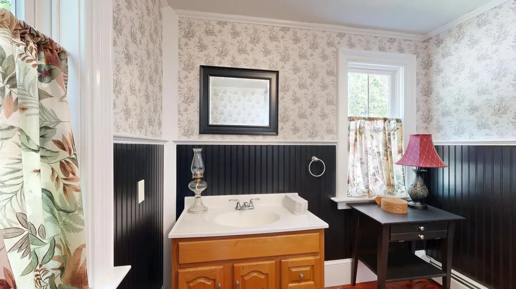 62 Main Street Topsham ME 04086