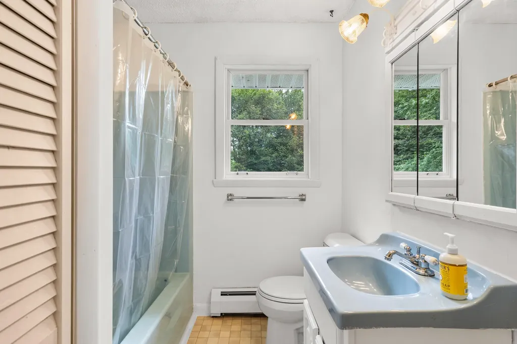 529 Bay Road Bowdoinham ME 04008