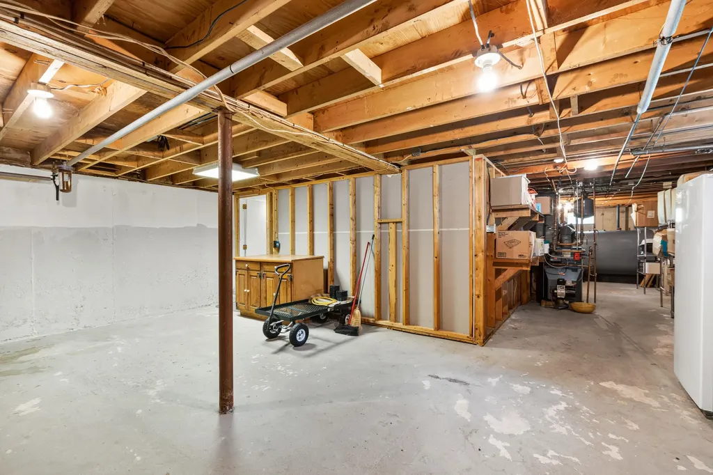 529 Bay Road Bowdoinham ME 04008