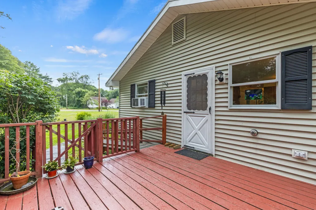 529 Bay Road Bowdoinham ME 04008