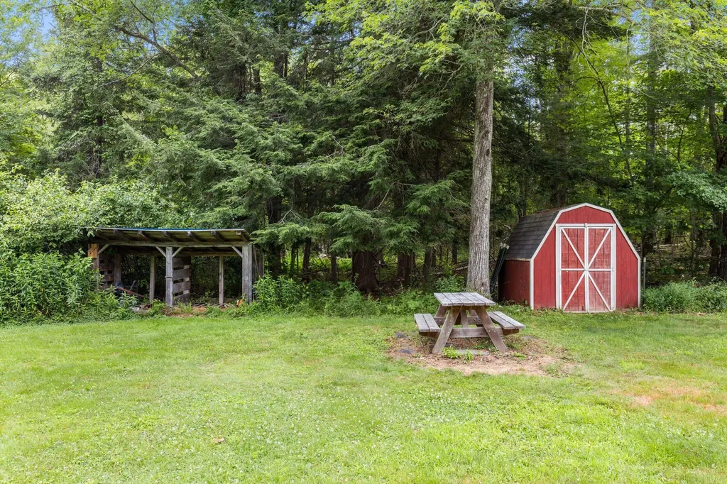 529 Bay Road Bowdoinham ME 04008