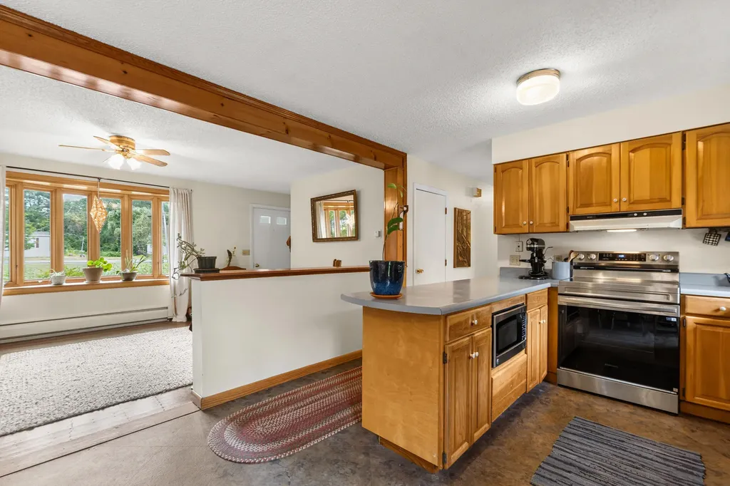 529 Bay Road Bowdoinham ME 04008