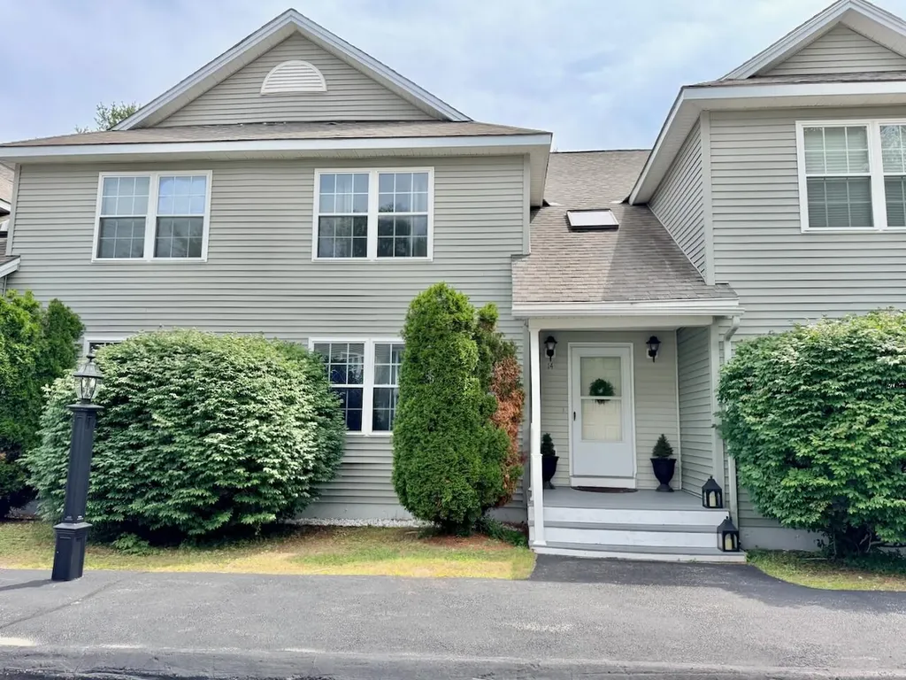 14 Ledges Court Lewiston ME 04240