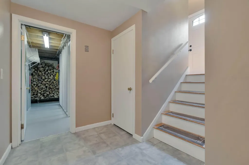19 Crystal Lane Cumberland ME 04021