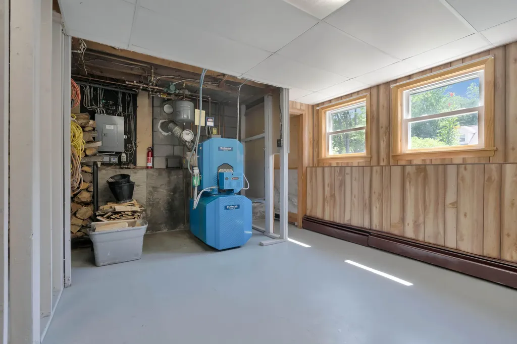 19 Crystal Lane Cumberland ME 04021