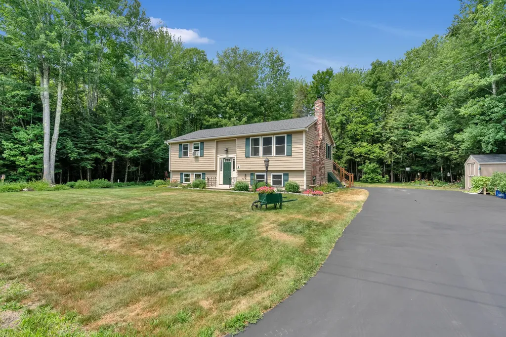 19 Crystal Lane Cumberland ME 04021
