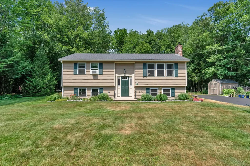 19 Crystal Lane Cumberland ME 04021