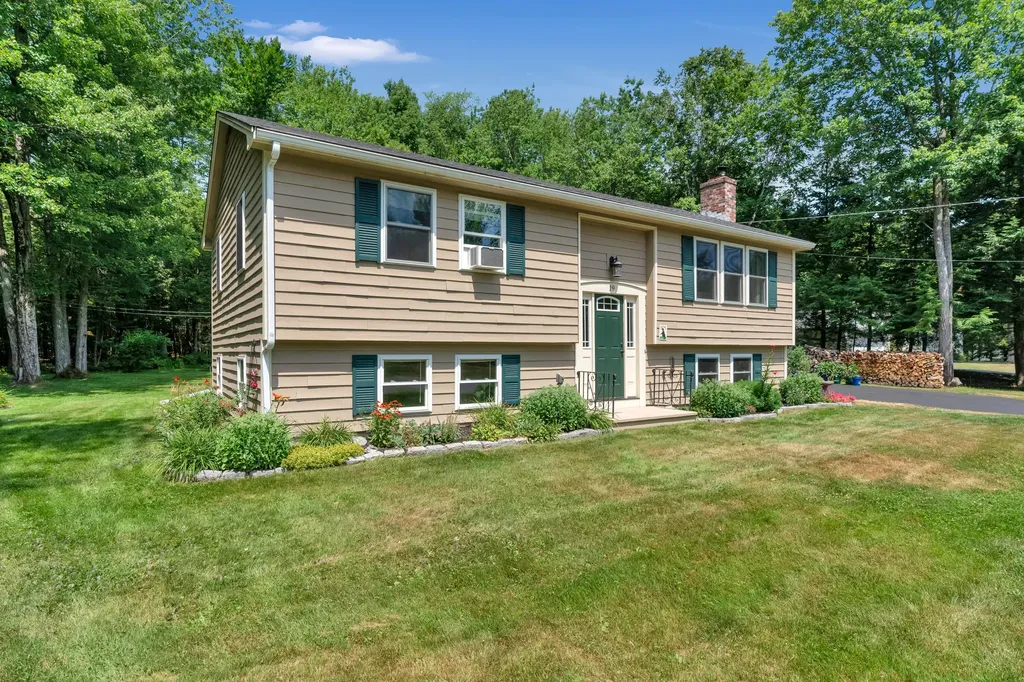 19 Crystal Lane Cumberland ME 04021