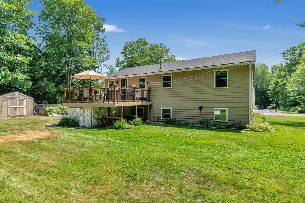 19 Crystal Lane Cumberland ME 04021