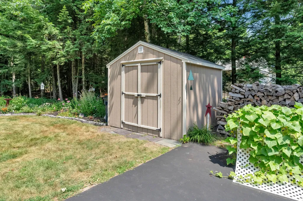 19 Crystal Lane Cumberland ME 04021
