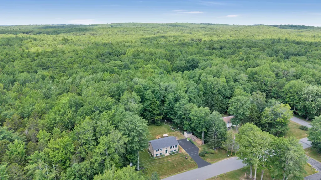 19 Crystal Lane Cumberland ME 04021