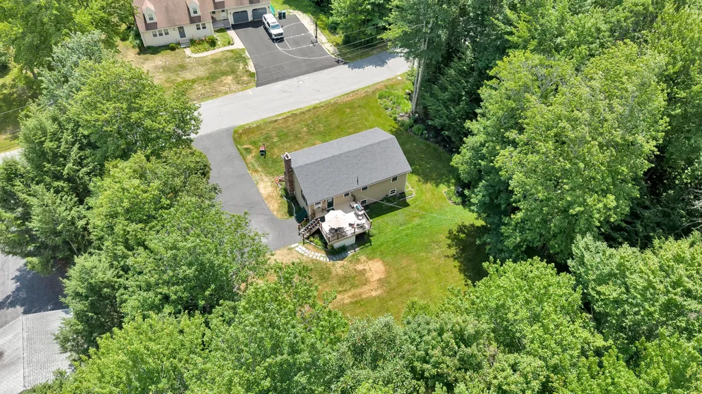 19 Crystal Lane Cumberland ME 04021