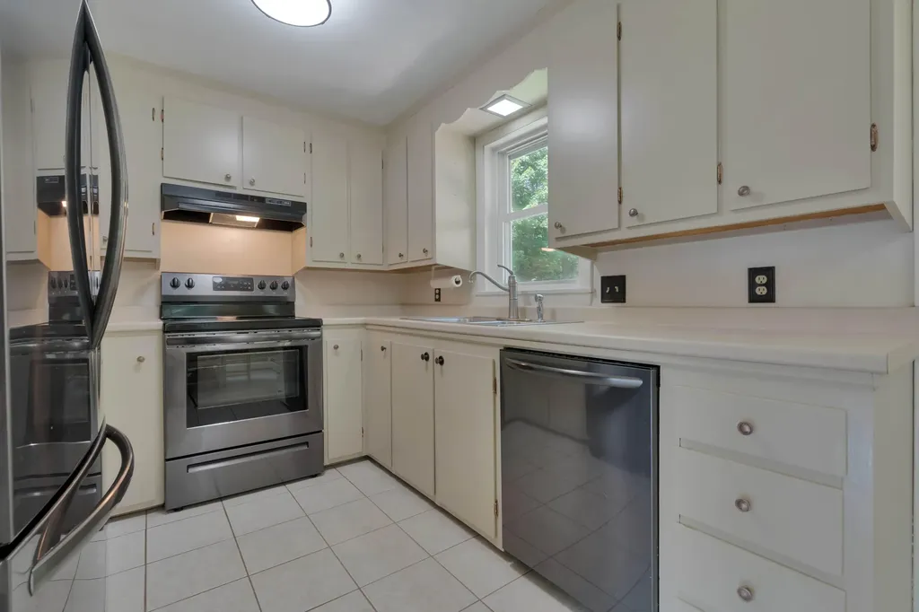 19 Crystal Lane Cumberland ME 04021