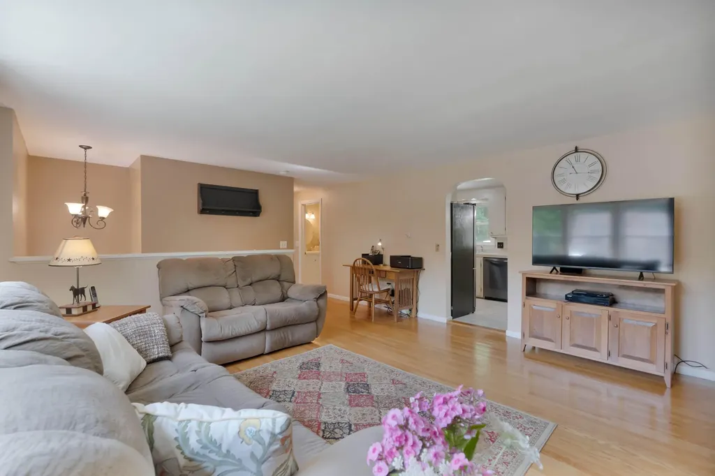 19 Crystal Lane Cumberland ME 04021