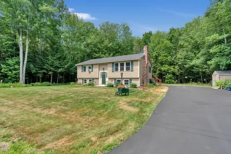 19 Crystal Lane Cumberland ME 04021