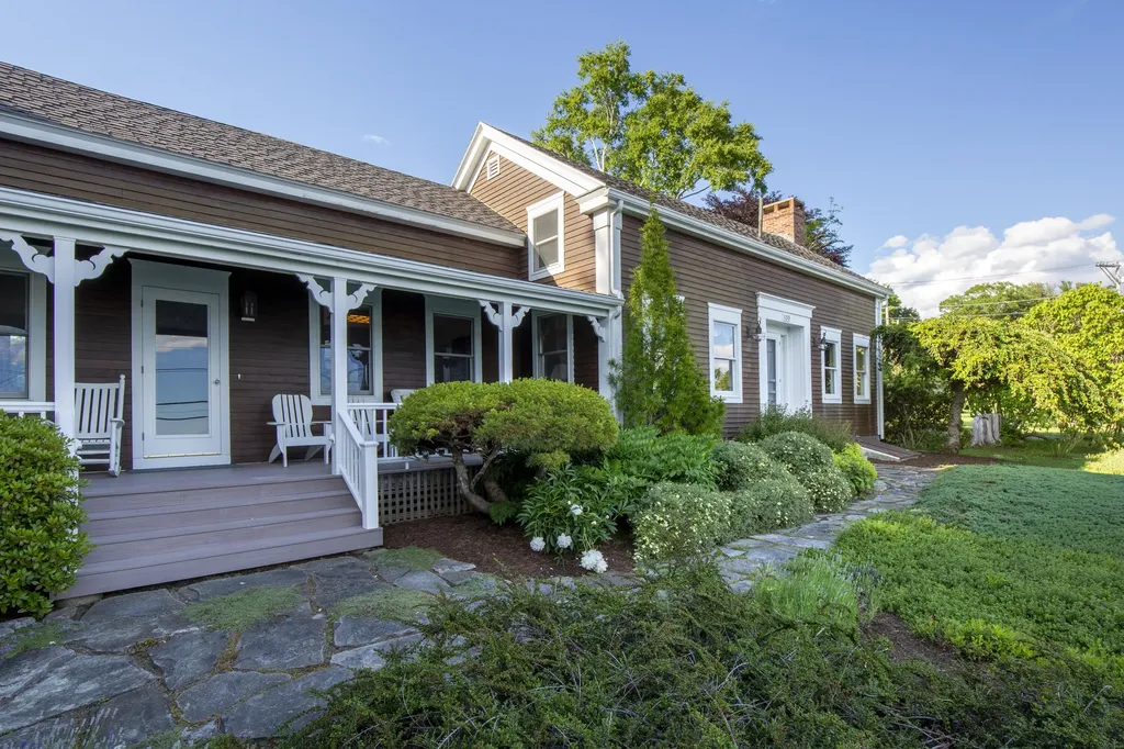 133 Western Avenue Boothbay Harbor ME 04538