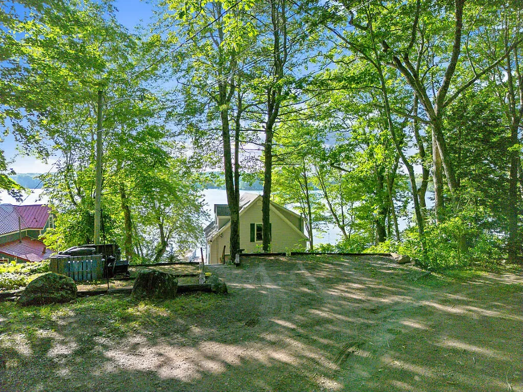 15 Spring Cove Lane Gardiner ME 04345