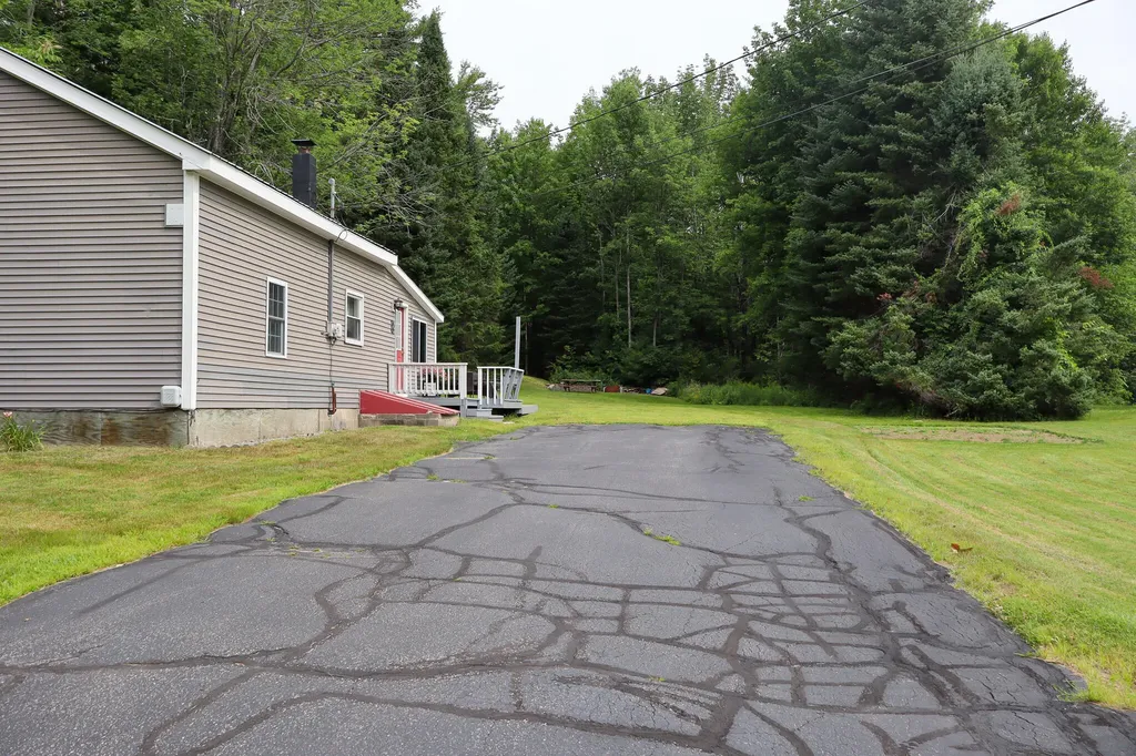 513 S High Street Bridgton ME 04009