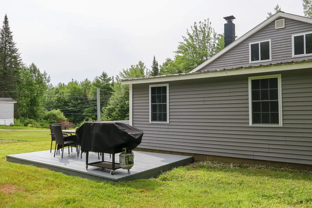 513 S High Street Bridgton ME 04009