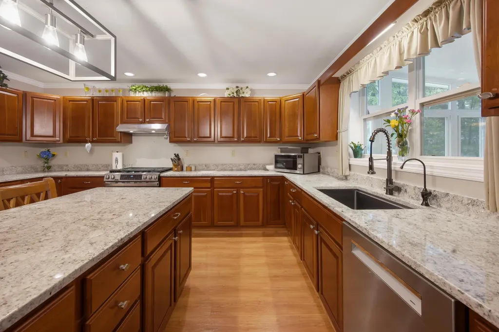 49 Falcon Lane Lamoine ME 04605