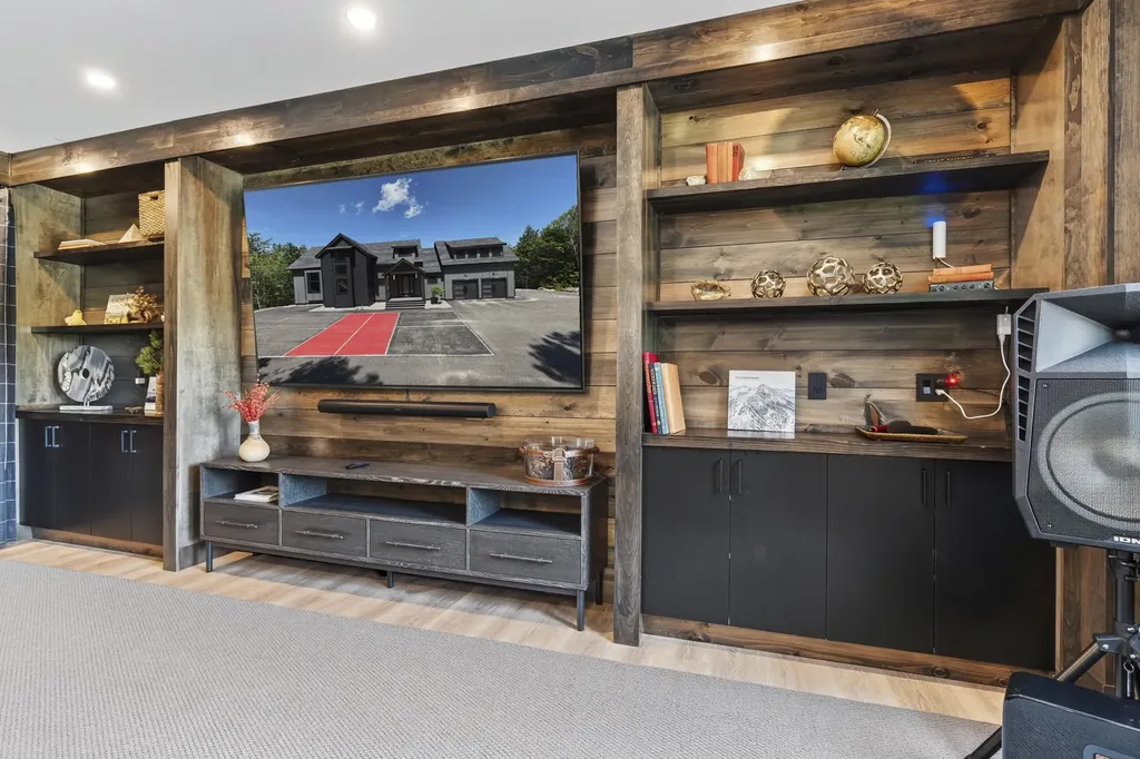 47 Tourmaline Way Newry ME 04261
