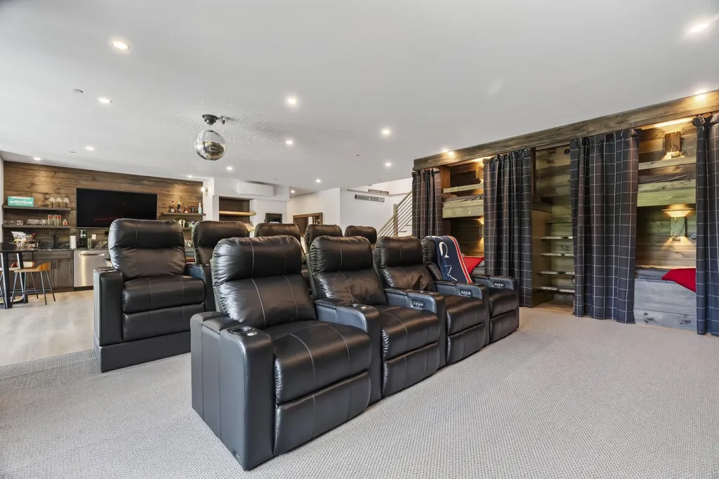 47 Tourmaline Way Newry ME 04261
