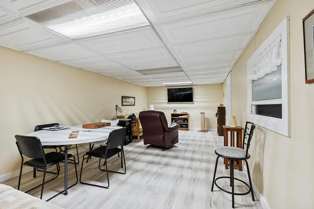 48 Sanford Road Augusta ME 04330