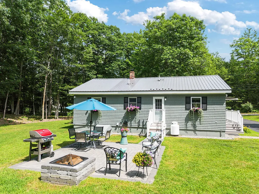 48 Sanford Road Augusta ME 04330