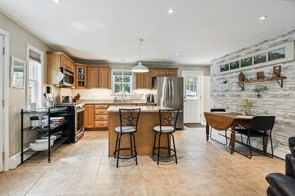 48 Sanford Road Augusta ME 04330