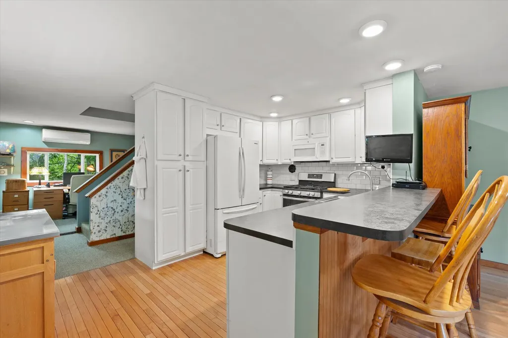 80 Levenseller Road Eddington ME 04428