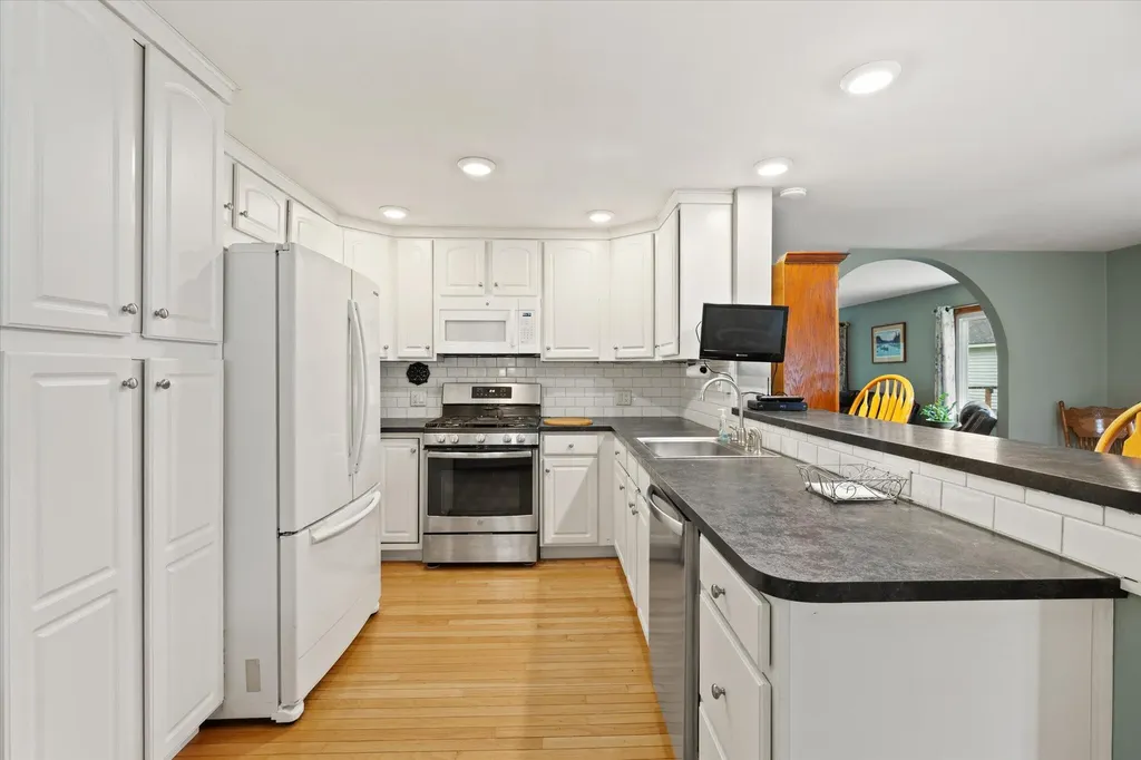 80 Levenseller Road Eddington ME 04428
