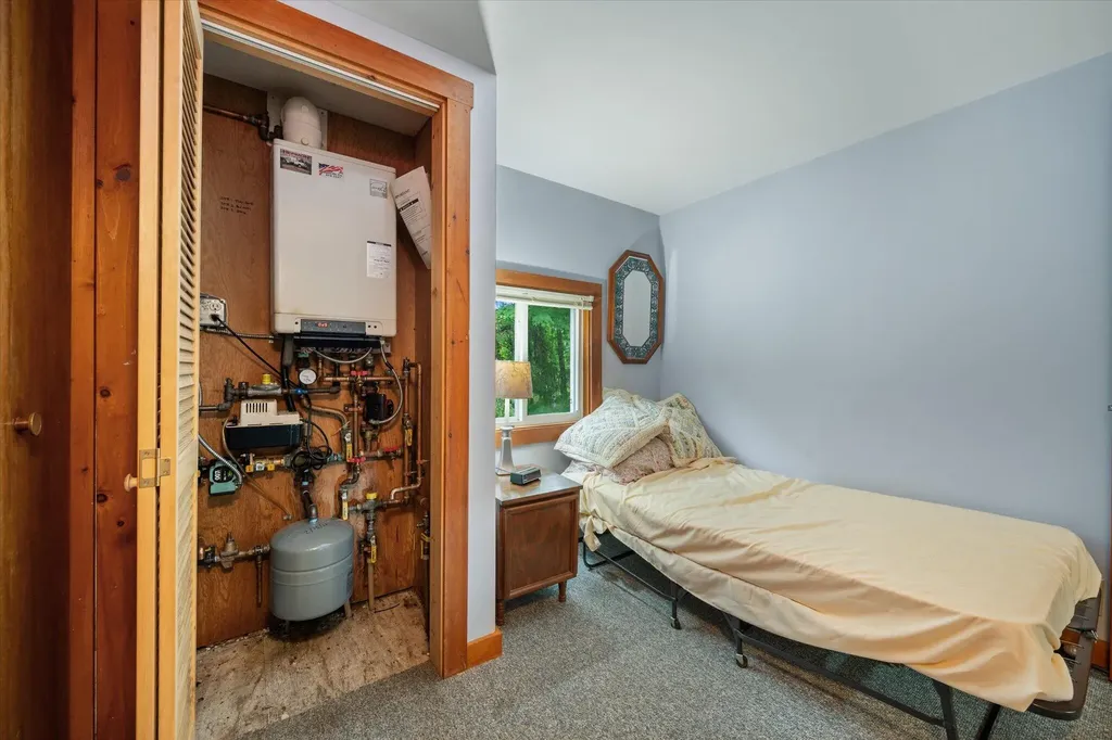 80 Levenseller Road Eddington ME 04428
